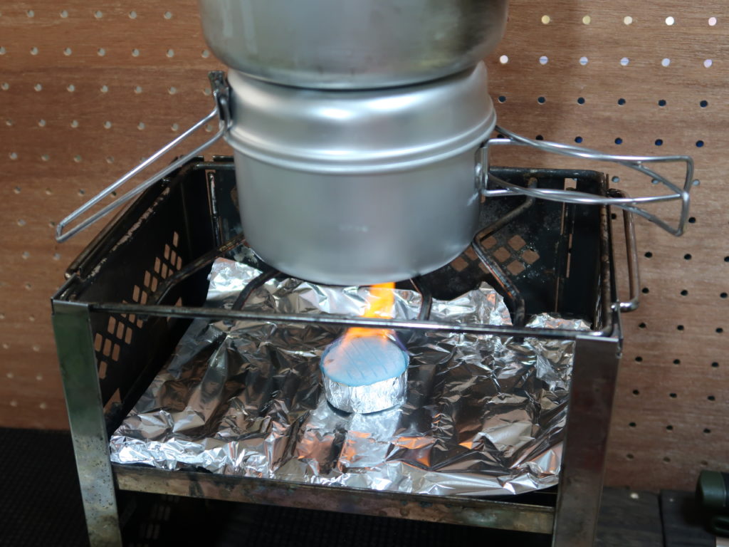 アウトドア キャンプ車中泊で便利な固形燃料で自動炊飯やってみた しょしょブログ